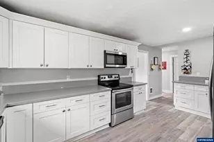 1051 W Oak St, Lebanon, OR 97355 - Photo 7