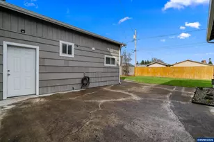 1051 W Oak St, Lebanon, OR 97355 - Photo 25