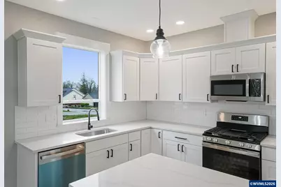 195 Iowa St, Silverton, OR 97381 - Photo 7