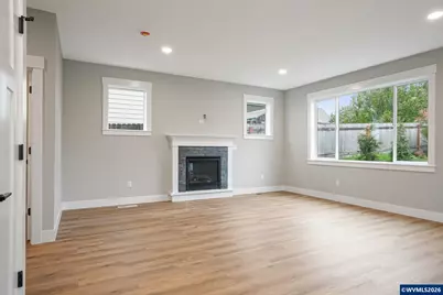 195 Iowa St, Silverton, OR 97381 - Photo 13