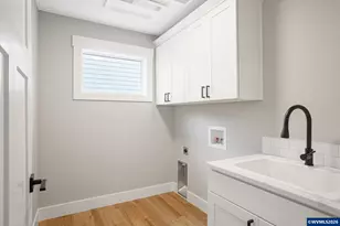 195 Iowa St, Silverton, OR 97381 - Photo 35