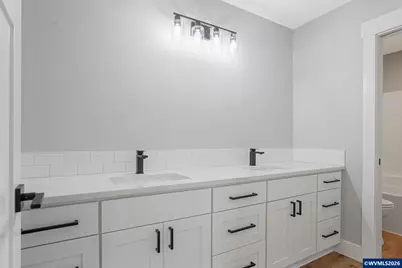 195 Iowa St, Silverton, OR 97381 - Photo 29