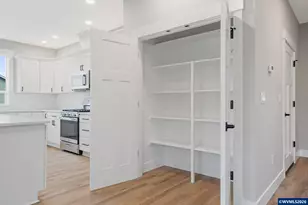 195 Iowa St, Silverton, OR 97381 - Photo 11