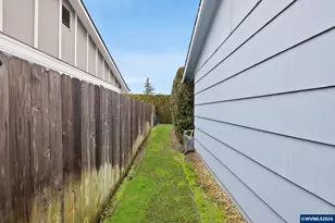 300 W Clackamas Cir, Woodburn, OR 97071 - Photo 31