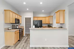 212 Breezy Wy NE, Albany, OR 97322 - Photo 9