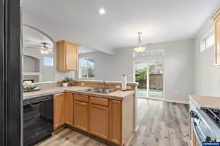 212 Breezy Wy NE, Albany, OR 97322 - Photo 11