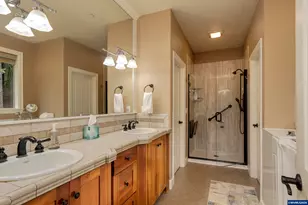 5101 NW Paradise Dr, Forest Grove, OR 97116 - Photo 13