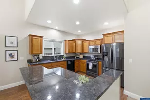 338 NW Foxglove St, Dallas, OR 97338 - Photo 13
