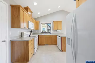 415 Maple Ct, Mount Angel, OR 97362 - Photo 13