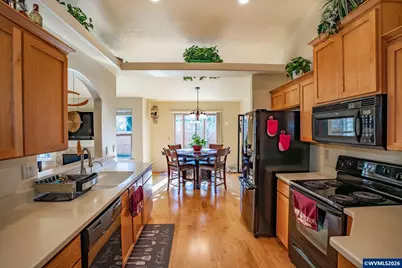 256 W Jadon Dr, Lebanon, OR 97355 - Photo 3