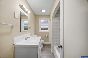 1075 Shipping St NE, Salem, OR 97301 - Photo 13