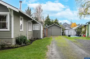 424 S 3rd St, Silverton, OR 97381 - Photo 3