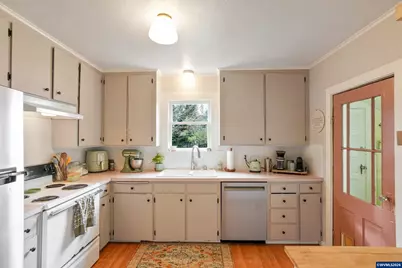 424 S 3rd St, Silverton, OR 97381 - Photo 13