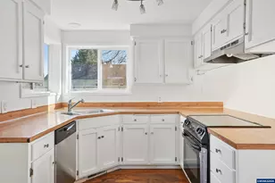 495 Angelee Ct, Lebanon, OR 97355 - Photo 15