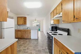 1665 Main St SE, Albany, OR 97322 - Photo 9