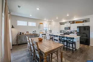 2275 Halter Dr, Woodburn, OR 97071 - Photo 9