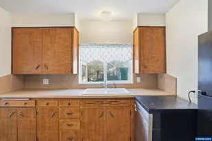 108 W 1st St, Canby, OR 97013 - Photo 9