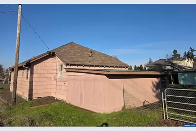 108 W 1st St, Canby, OR 97013 - Photo 27