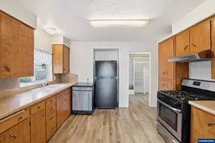 108 W 1st St, Canby, OR 97013 - Photo 7