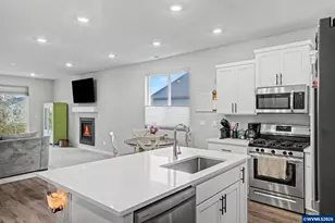 215 Walnut St, Mount Angel, OR 97362 - Photo 7