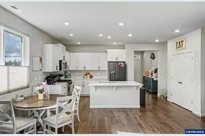 215 Walnut St, Mount Angel, OR 97362 - Photo 11