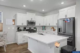 215 Walnut St, Mount Angel, OR 97362 - Photo 9