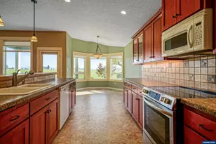 736 SE St Andrews Ln, Dallas, OR 97338 - Photo 25