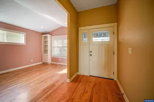 736 SE St Andrews Ln, Dallas, OR 97338 - Photo 7