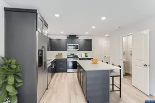 2402 Sawtelle Dr, Woodburn, OR 97071 - Photo 5