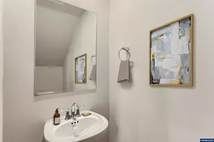 2402 Sawtelle Dr, Woodburn, OR 97071 - Photo 9