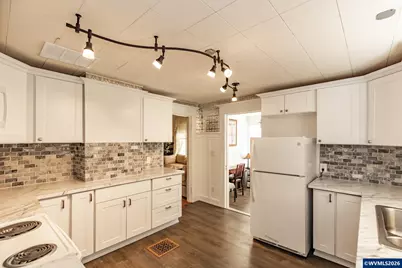 488 S 2nd St, Lebanon, OR 97355 - Photo 9