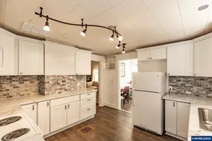 488 S Second St, Lebanon, OR 97355 - Photo 9