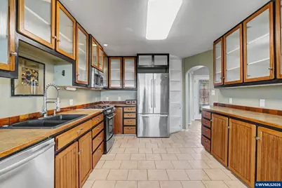 2415 SW Oakwood Dr, Dallas, OR 97338 - Photo 9