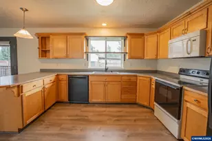 960 7th Ave, Sweet Home, OR 97386 - Photo 3