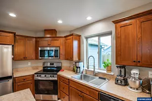 361 W Jadon Dr, Lebanon, OR 97355 - Photo 9