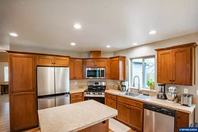 361 W Jadon Dr, Lebanon, OR 97355 - Photo 3