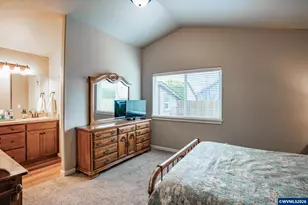 361 W Jadon Dr, Lebanon, OR 97355 - Photo 5