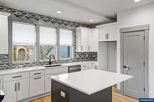 1375 Titan Dr NW, Salem, OR 97304 - Photo 11