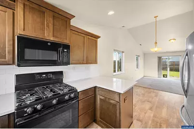 578 SE Lines St, Dallas, OR 97338 - Photo 7