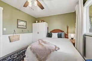 241 NE Azalea Dr, Corvallis, OR 97330 - Photo 23