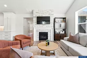 2049 SE Arrowwood Ave, Dallas, OR 97338 - Photo 9