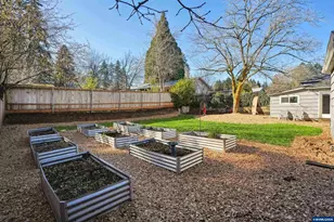 550 Madrona Ave S, Salem, OR 97302 - Photo 23