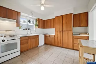 1051 SW Ellis St, Dallas, OR 97338 - Photo 15