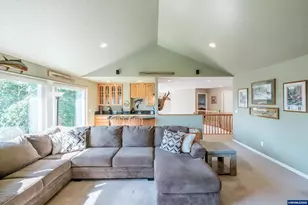 37676 Kathleen Ct, Lebanon, OR 97386 - Photo 17