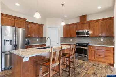 1663 SE Academy St, Dallas, OR 97338 - Photo 7