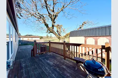 1863 Inland Wy, Springfield, OR 97477 - Photo 33