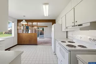 3373 Rawlins Ave NE, Salem, OR 97301 - Photo 21