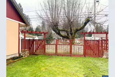 1304 Hawthorne St, Sweet Home, OR 97386 - Photo 5