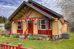 1304 Hawthorne St, Sweet Home, OR 97386 - Photo 1