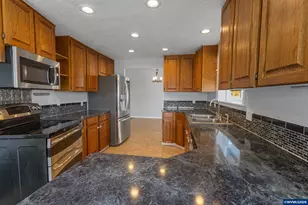 545 NE Overlook Way, Sublimity, OR 97385 - Photo 11